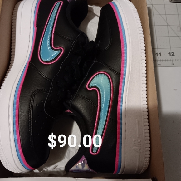 Women nikes - Picture 2 of 4
